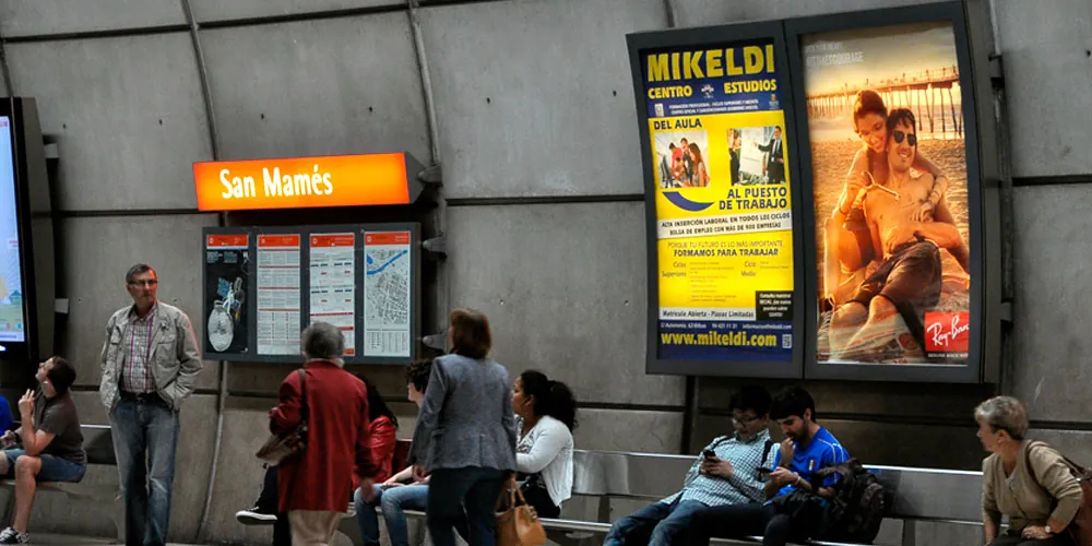 Mupis papel Platino Metro Bilbao